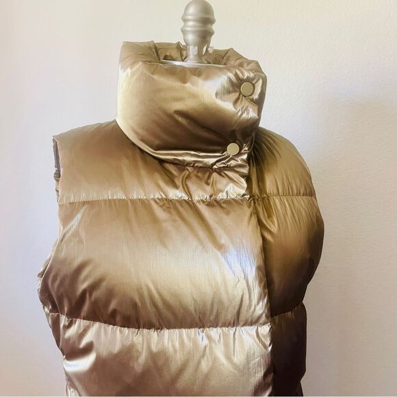♥️ Athleta Downtown Gold Puffer Vest - Picture 4 of 13